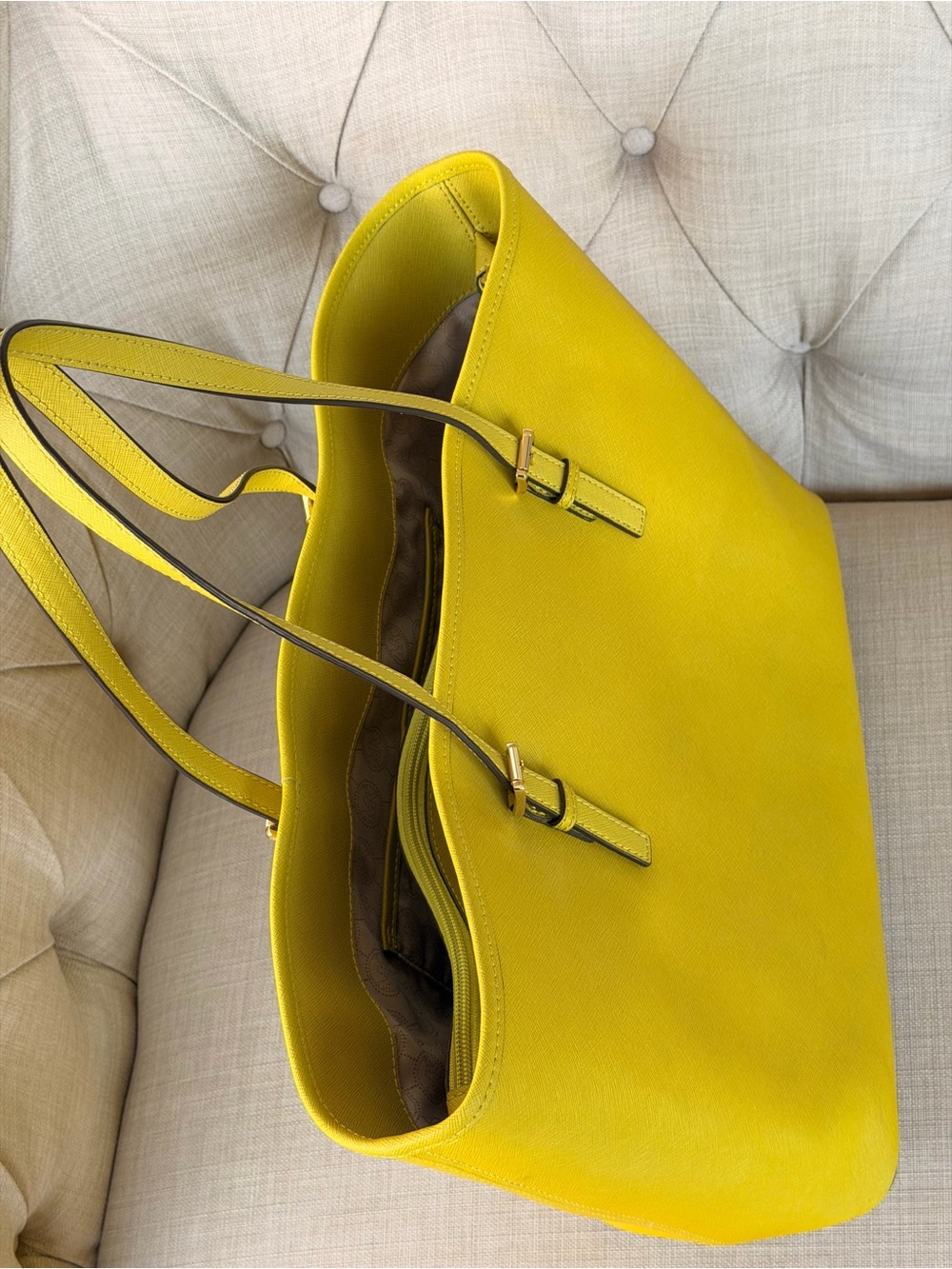 Michael Kors Lime Yellow Tote Bag - Saffiano Leather - Picture 7 of 17